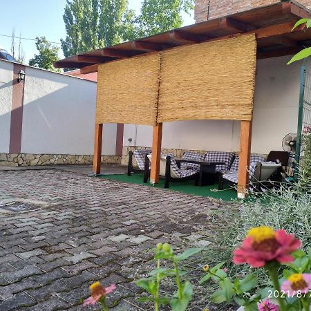 Apartman Tia Osijek Eksteriør billede