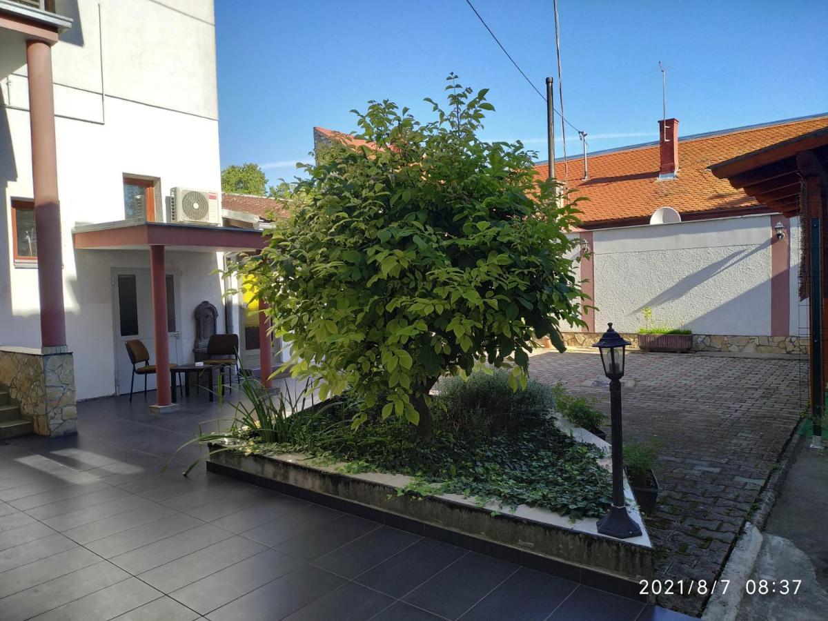 Apartman Tia Osijek Eksteriør billede